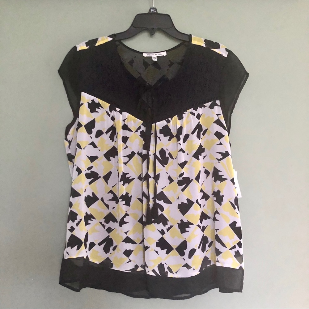 NWT Short Sleeve Blouse Shirt Geometric Pattern
